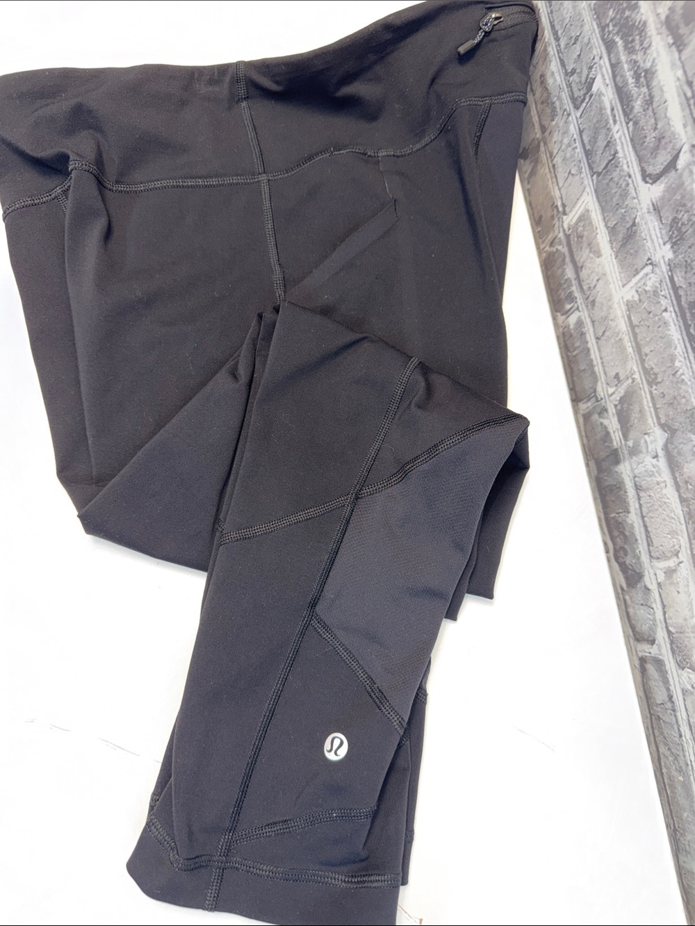 lululemon athletica Black Capri Leggings with Side Pockets - Picture 7 of 8